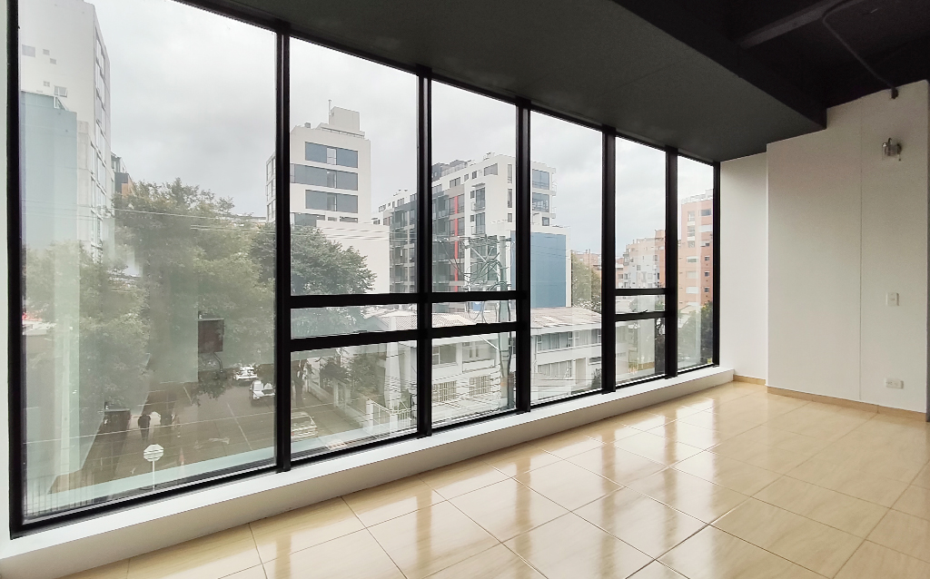 OFICINA · Arriendo · Santa Bárbara Usaquén BOGOTA