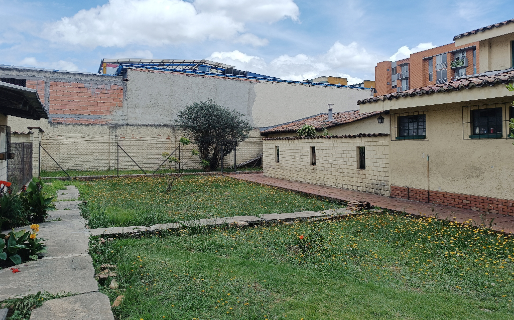 Casalote en Villa Gladys — Elite Inmobiliaria