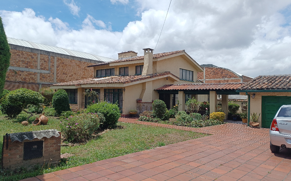 Casalote en Villa Gladys — Elite Inmobiliaria